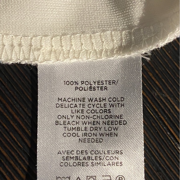 Ann Taylor Factory Womens V-neck 3/4 Sleeve Top Size Medium - Picture 2 of 12